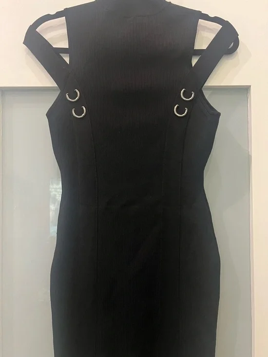 GUESS Sleek Black Sleeveless Sweater Fitted Dress w/Silver Ring Detail Size JM - Picture 3 of 3